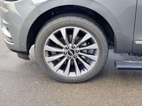 Used 2021 Lincoln Navigator L Reserve image 10