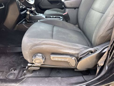 Used 2022 Jeep Gladiator Sport AWD/4WD image 16