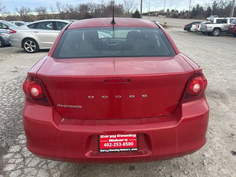 Used 2014 Dodge Avenger SE image 4
