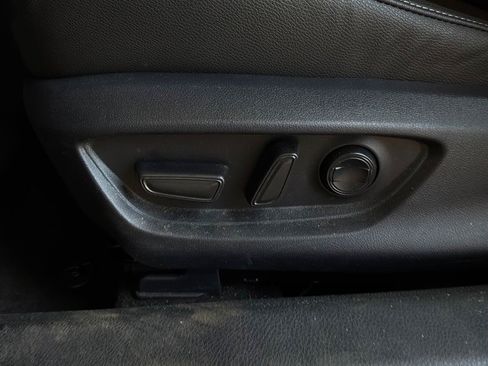 Used 2025 Toyota Camry SE FWD image 10