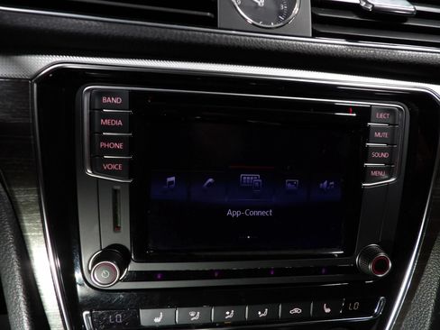 Used 2016 Volkswagen Passat 1.8T SE FWD image 15