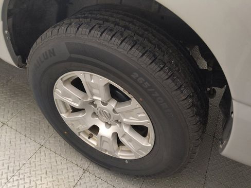 Used 2017 Nissan Titan SV image 31