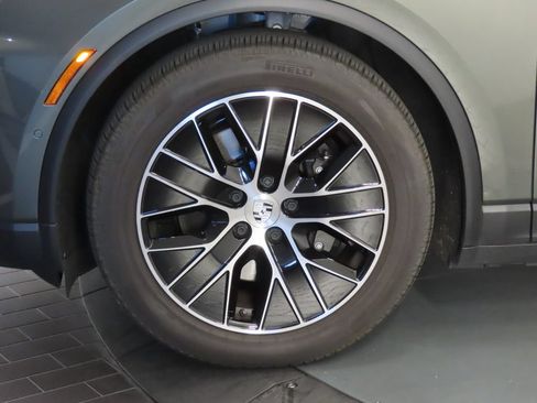 Certified 2025 Porsche Macan 4S Electric AWD/4WD image 11
