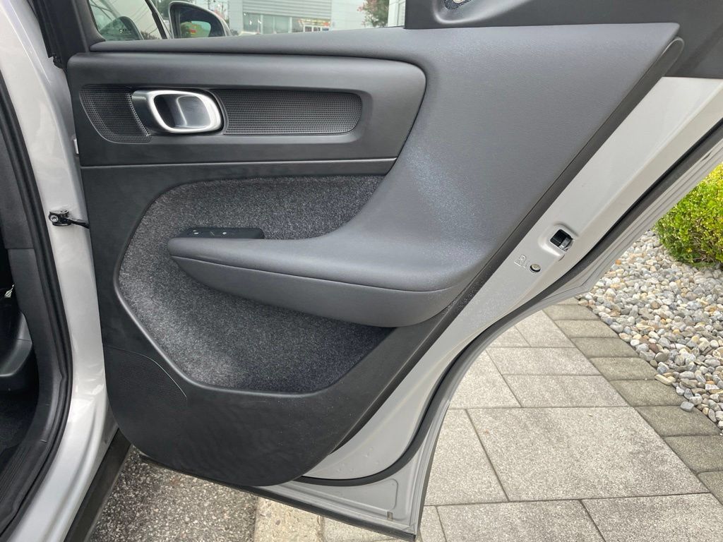 Used 2025 Volvo XC40 B5 Plus AWD/4WD image 13