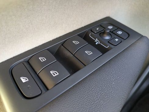 New 2026 Volvo XC40 B5 Plus w/ Climate Package image 25