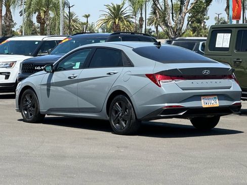 Used 2021 Hyundai Elantra SEL w/ Convenience Package FWD image 5