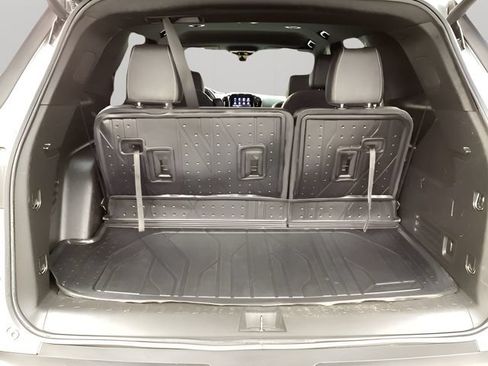 Used 2023 Chevrolet Traverse LT w/ LT Premium Package AWD/4WD image 21