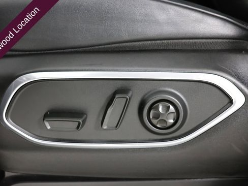 Used 2022 Jeep Wagoneer Series III w/ Premium Group I AWD/4WD image 28