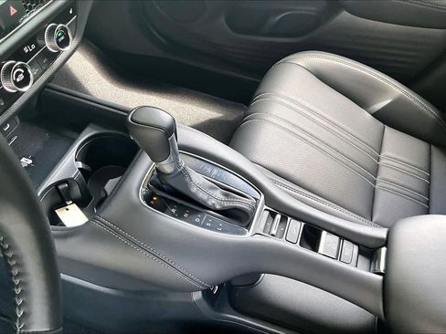 Used 2026 Honda HR-V EX-L image 17
