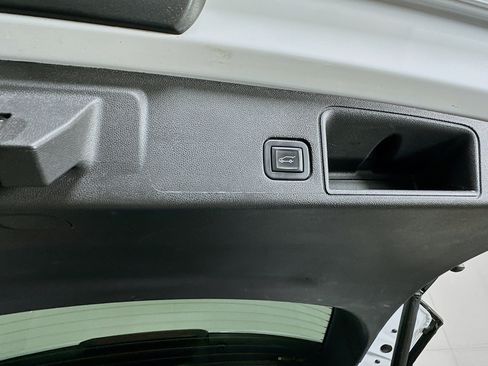 Used 2023 GMC Terrain SLT image 28