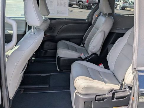 Used 2020 Toyota Sienna Limited w/ Carpet Mat Package FWD image 14