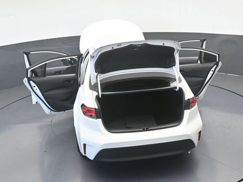 Used 2025 Toyota Corolla LE image 62