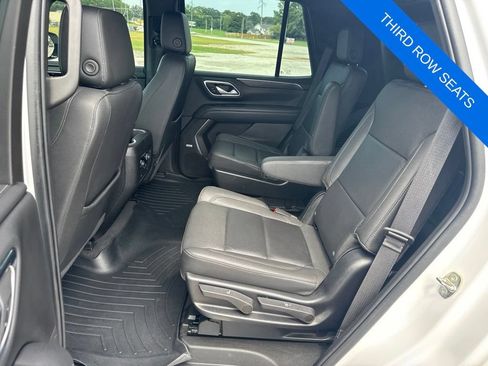Used 2022 Chevrolet Tahoe Z71 w/ Luxury Package AWD/4WD image 19