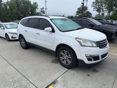 Used 2016 Chevrolet Traverse LT FWD image 2