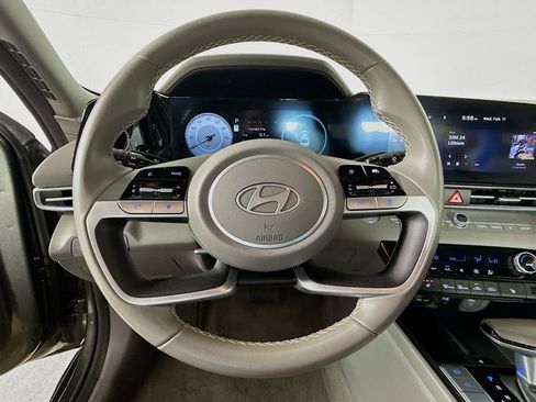 Used 2025 Hyundai Elantra SEL FWD image 7