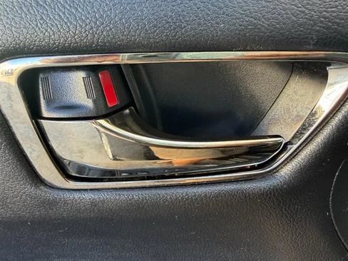 Used 2013 Toyota Avalon XLE Premium FWD image 35