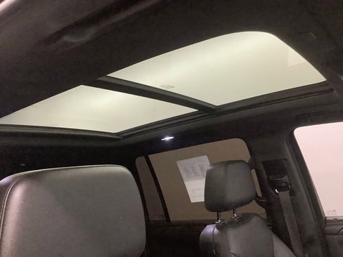 Used 2021 Chevrolet Suburban Z71 w/ Luxury Package AWD/4WD image 23