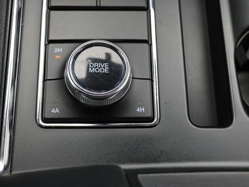 Used 2024 Ford Expedition XLT image 24