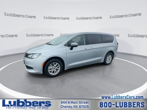 Used 2023 Chrysler Voyager LX FWD image 4