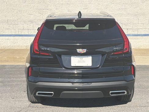 Used 2025 Cadillac XT4 Premium Luxury image 6
