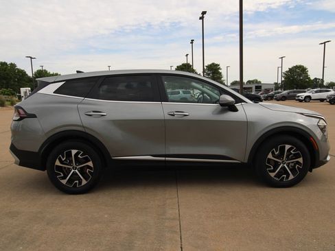 Used 2024 Kia Sportage EX FWD image 4