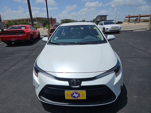 Certified 2026 Toyota Corolla LE FWD image 8