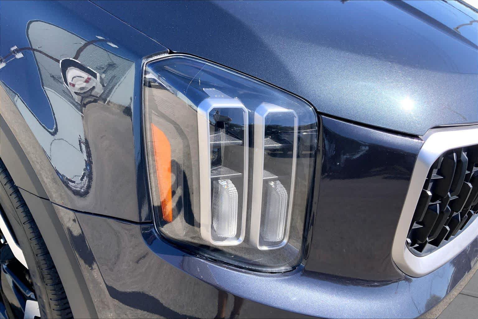 Used 2024 Kia Telluride EX w/ EX Captain's Chair Package FWD image 24