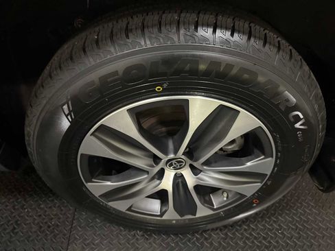 Certified 2023 Toyota Highlander XLE image 9