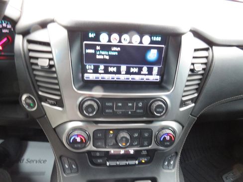 Used 2018 Chevrolet Suburban LT w/ LT Signature Package image 6