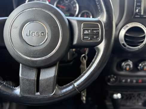 Used 2014 Jeep Wrangler Unlimited Rubicon w/ Dual Top Group AWD/4WD image 27