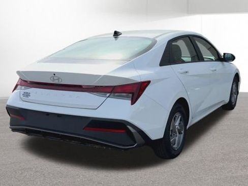 New 2026 Hyundai Elantra SE w/ Cargo Package FWD image 9
