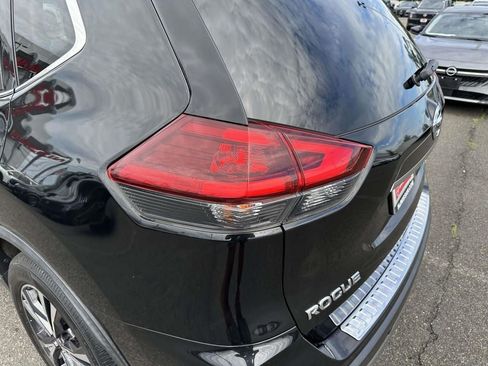 Used 2019 Nissan Rogue SV w/ Premium Package AWD/4WD image 9
