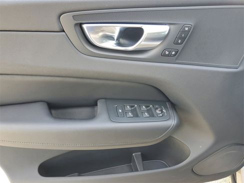 Used 2019 Volvo S60 T5 Momentum w/ Premium Package image 18