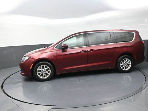 Used 2022 Chrysler Voyager LX FWD image 80