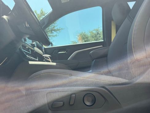 Used 2024 Chevrolet Colorado ZR2 w/ Technology Package image 8