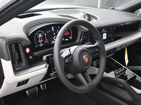Certified 2026 Porsche Cayenne S AWD/4WD image 5