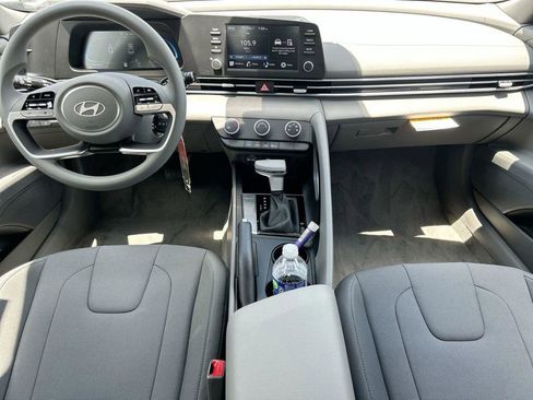 New 2026 Hyundai Elantra SE FWD image 19