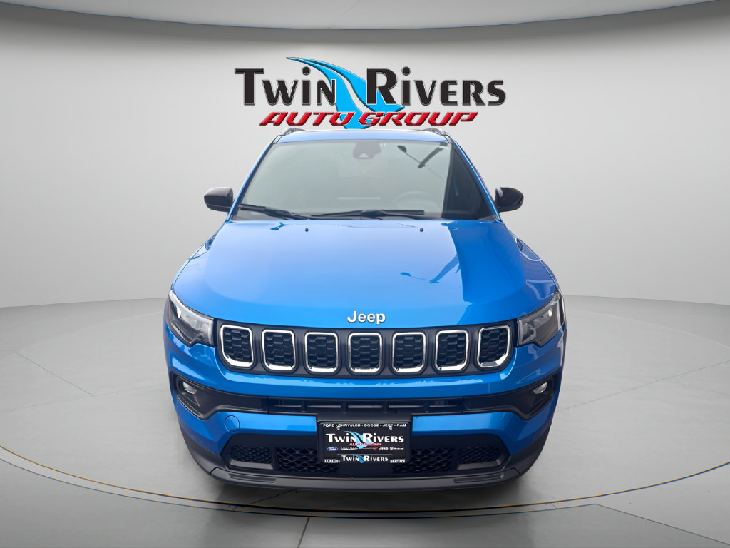 Used 2024 Jeep Compass Latitude w/ Sun and Sound Group AWD/4WD image 7