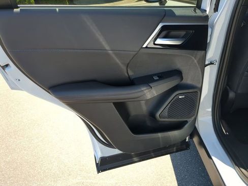 New 2026 Mitsubishi Outlander LE FWD image 29