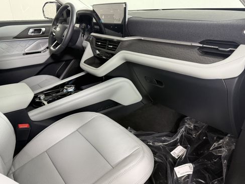 New 2026 Ford Explorer Platinum AWD/4WD image 9