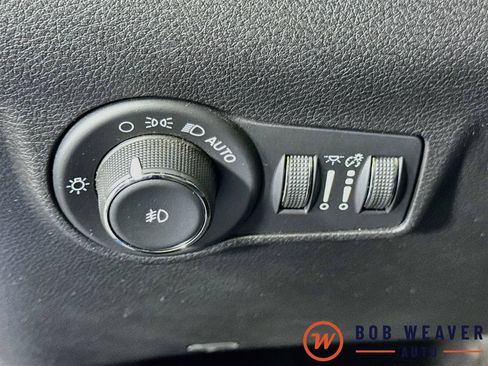 Used 2022 Jeep Compass Latitude w/ Sun and Sound Group AWD/4WD image 12