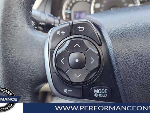 Used 2014 Toyota Camry XLE image 18