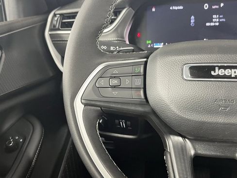 New 2025 Jeep Grand Cherokee Laredo image 15