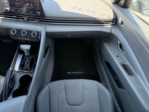 Used 2024 Hyundai Elantra SE image 15