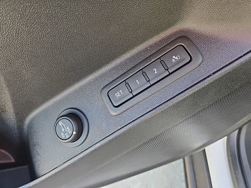 Used 2023 Chevrolet Equinox Premier AWD/4WD image 31