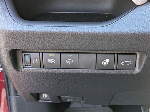 Used 2021 Toyota RAV4 XLE Premium image 29