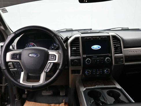 Used 2019 Ford F250 Lariat w/ Chrome Package image 12