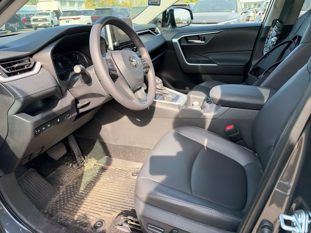Used 2025 Toyota RAV4 XLE Premium w/ Weather Package AWD/4WD image 34