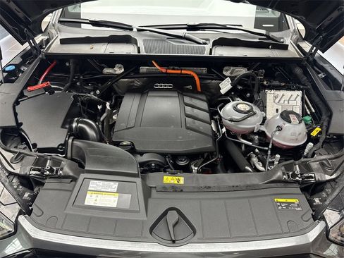 Certified 2024 Audi Q5 e Premium Plus image 28