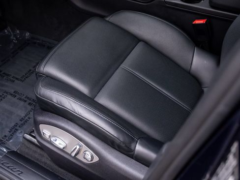 Certified 2023 Porsche Macan AWD/4WD image 16